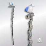 ◆H1280×W175ミリ（鳩飾り含む）◆本体木彫（オリジナルガラス玉埋込）◆鳩（石塑粘土）◆着色 アクリル塗料・絵具Liquitex ◆販売価格￥18,700