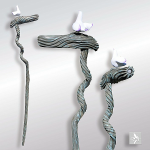 ◆H1250×W260ミリ（鳩飾り含む）◆本体木彫（オリジナルガラス玉埋込）◆鳩 石塑粘土◆着色 アクリル塗料・絵具Liquitex◆販売価格￥18,700